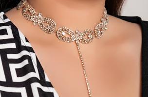 Collar elegante con detalle de diamantes de imitación y cadena fina, color dorado