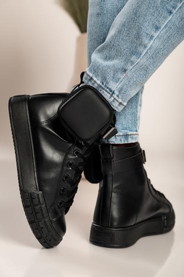 Zapatillas de moda de cuero artificial Cores, negro