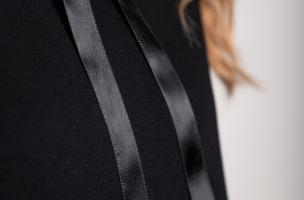 Sudadera de algodón con mangas largas, capucha y tirantes anchos Kamaria, negro