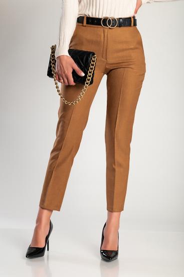 Pantalón largo elegante con pernera ajustada, color camelllo