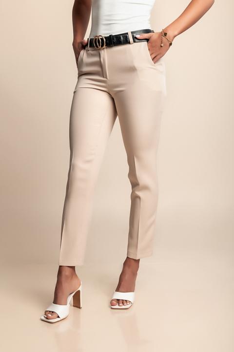 El modelo mide 168 cm y lleva una talla S.