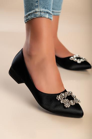 Zapatos con broche decorativo, negro.