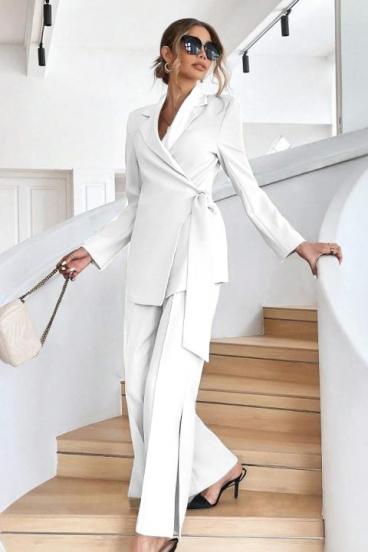 Elegante conjunto de blazer y pantalón, blanco