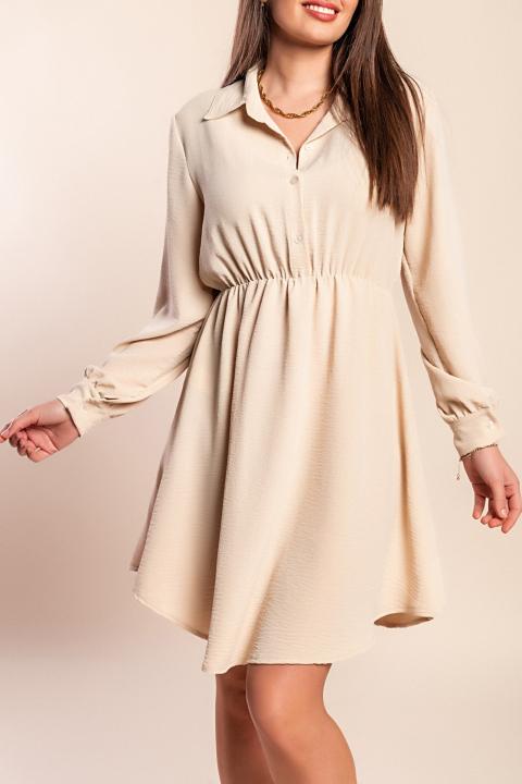 La modelo mide 170 cm y usa talla S.