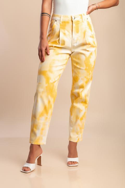 La modelo mide 170 cm y usa talla S