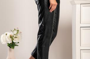 Elegante pantalón de cuero artificial Vinyola, negro