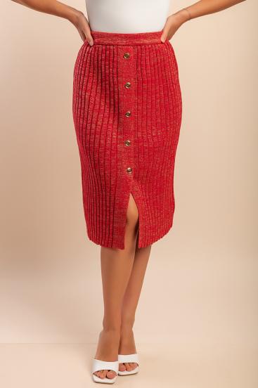 Falda de algodón con botones, color rojo.