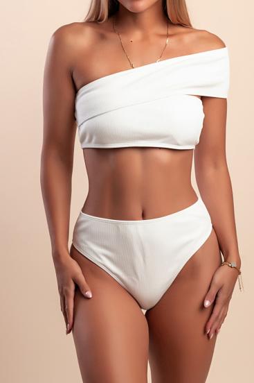 Traje de baño de dos piezas, color blanco.