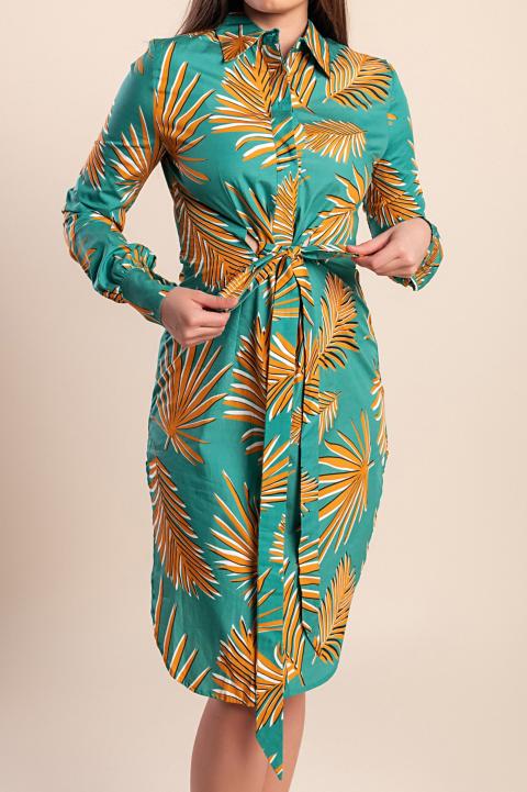 La modelo mide 170 cm y usa talla S.