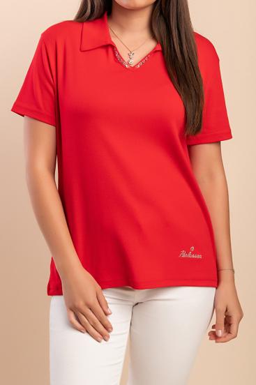 Camiseta de algodón con cuello, color rojo.