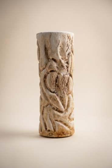 Jarrón de Cerámica en Relieve Hecho a Mano