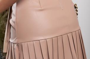 Minifalda plisada de cuero artificial con cinturón Chiqui, marrón
