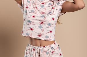 Pijama corto con estampado floral, rosa claro