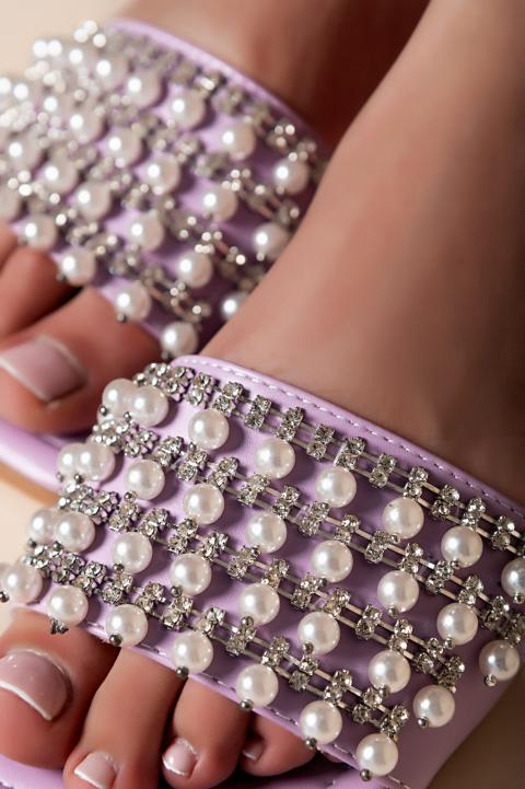 Sandalias con cuentas decorativas, violeta
