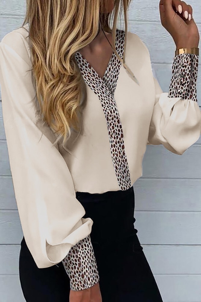 Blusa elegante con de leopardo beige